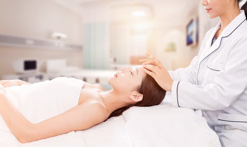 广州美容美甲化妆纹绣学费一般要多少钱