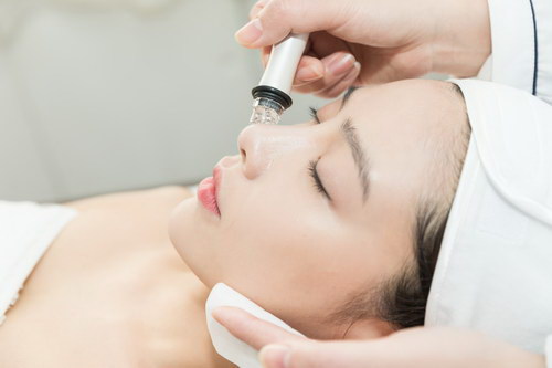 广州哪里有美容学校，广州市美容培训