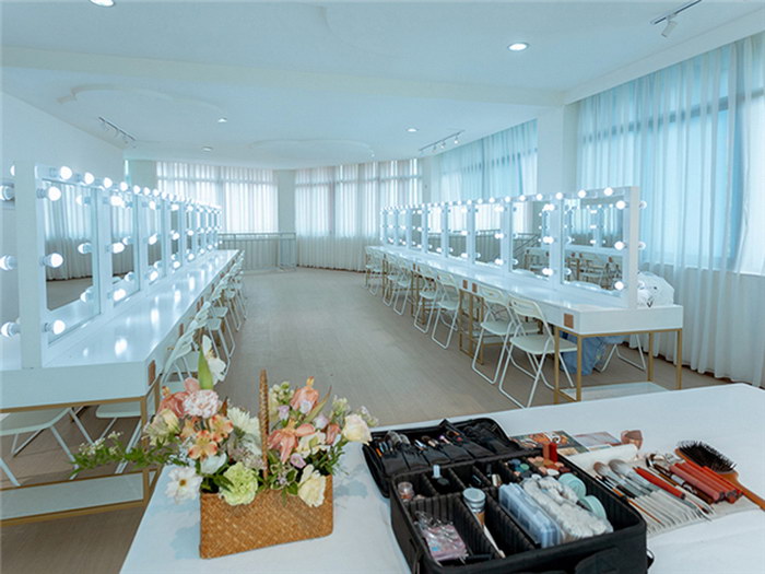 广州附近化妆培训学校，广州哪里有学化妆的