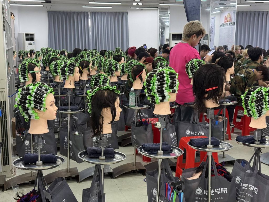 广州学美发,小孩毕业想学美发,尚艺美发学校怎么样