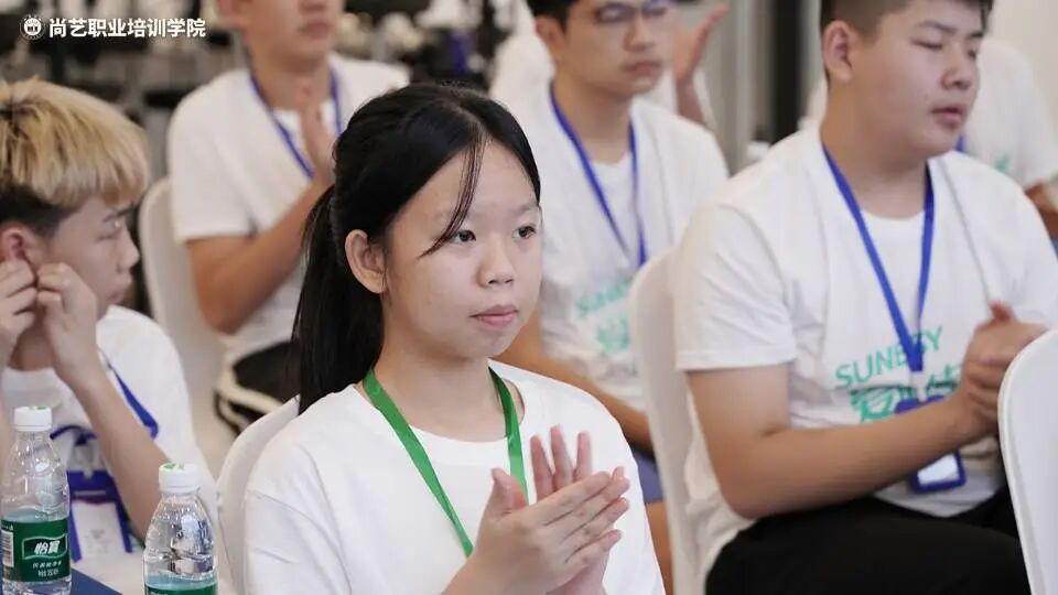 尚艺学院2025新生座谈会：以心相谈，共赴成长，尚艺美发职业培训学院