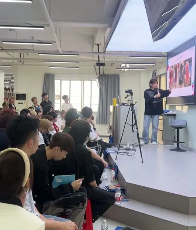 学美发一技之长,广州尚艺美发培训学校新校区怎么样,住宿饭堂方便学员,有就业推荐,烫染剪发多课程选择