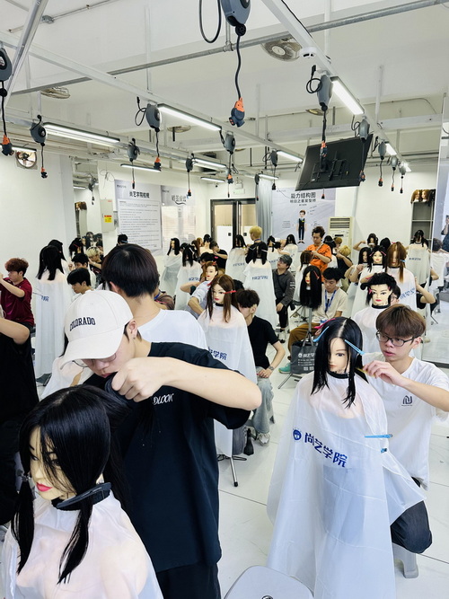 15岁学美发去哪里学,16岁美发学徒怎么入门